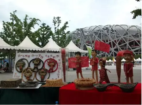 他为人类头发基因文化开辟出了一片新的天地，让世界看中国不再是一句空话！ 配图