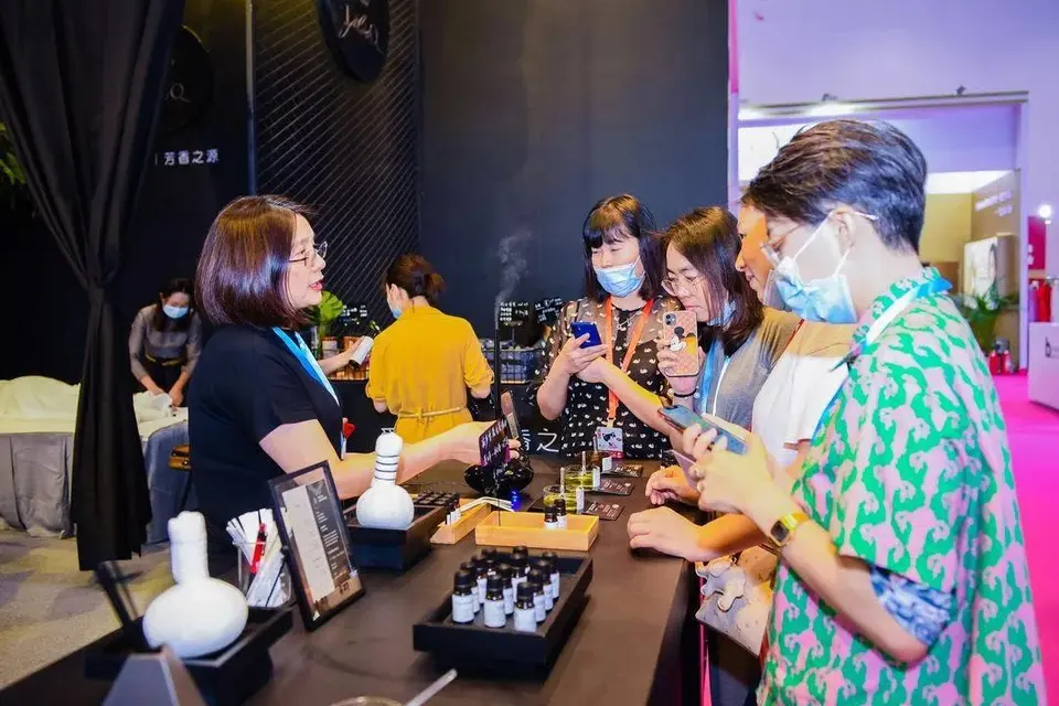 北京美博会：闻香识钱途 配图