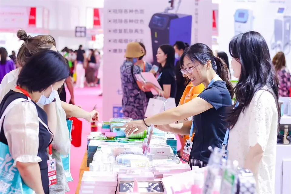 化妆品行业前三季度：一边赚钱，一边“哭穷” 配图